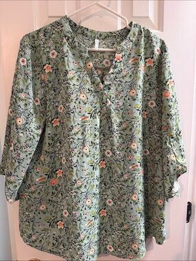 Floral V-Neck Tunic Top in Sage Green